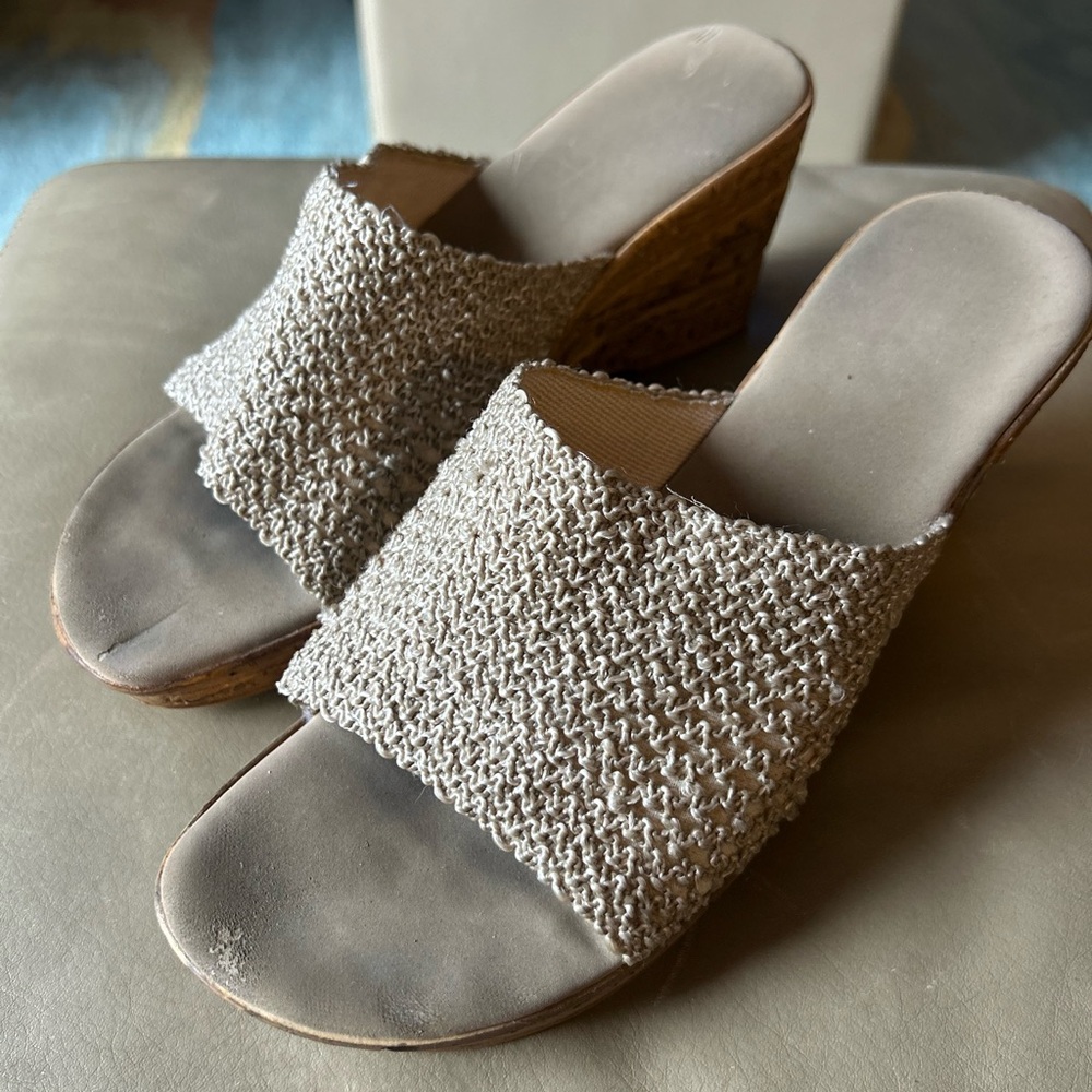 Women's Wedge Sandals in Gray